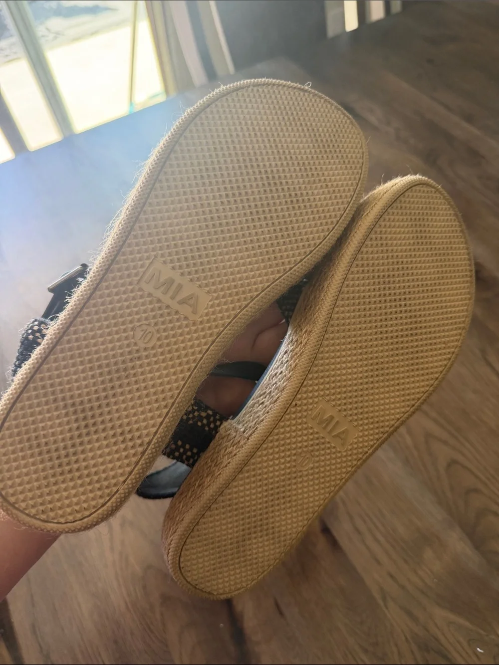 MIA Women's 10 Black and Tan Platform Sandels